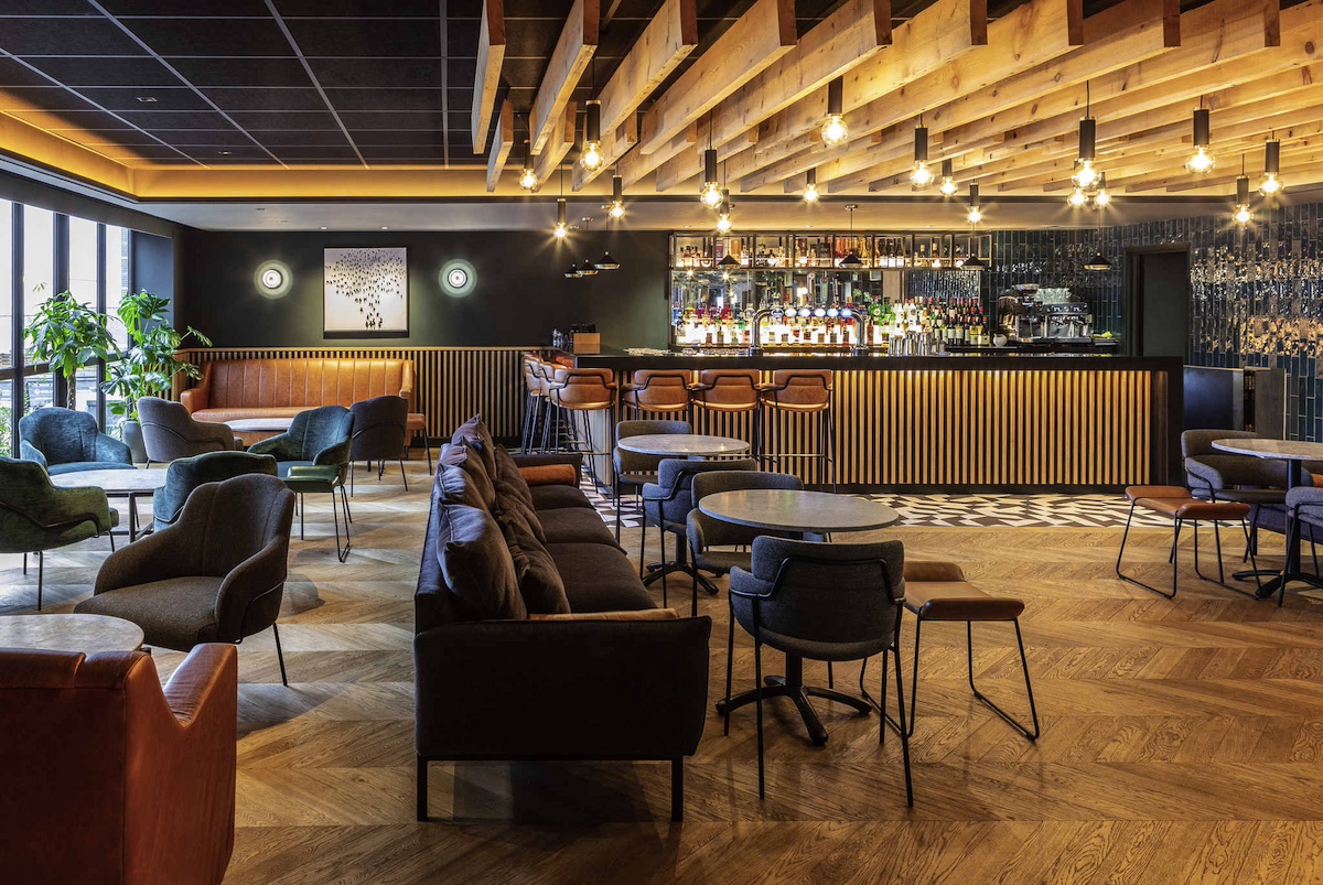 Unwind and Relax at Elements Bar: Novotel Birmingham Airport’s Newest Hotspot Image